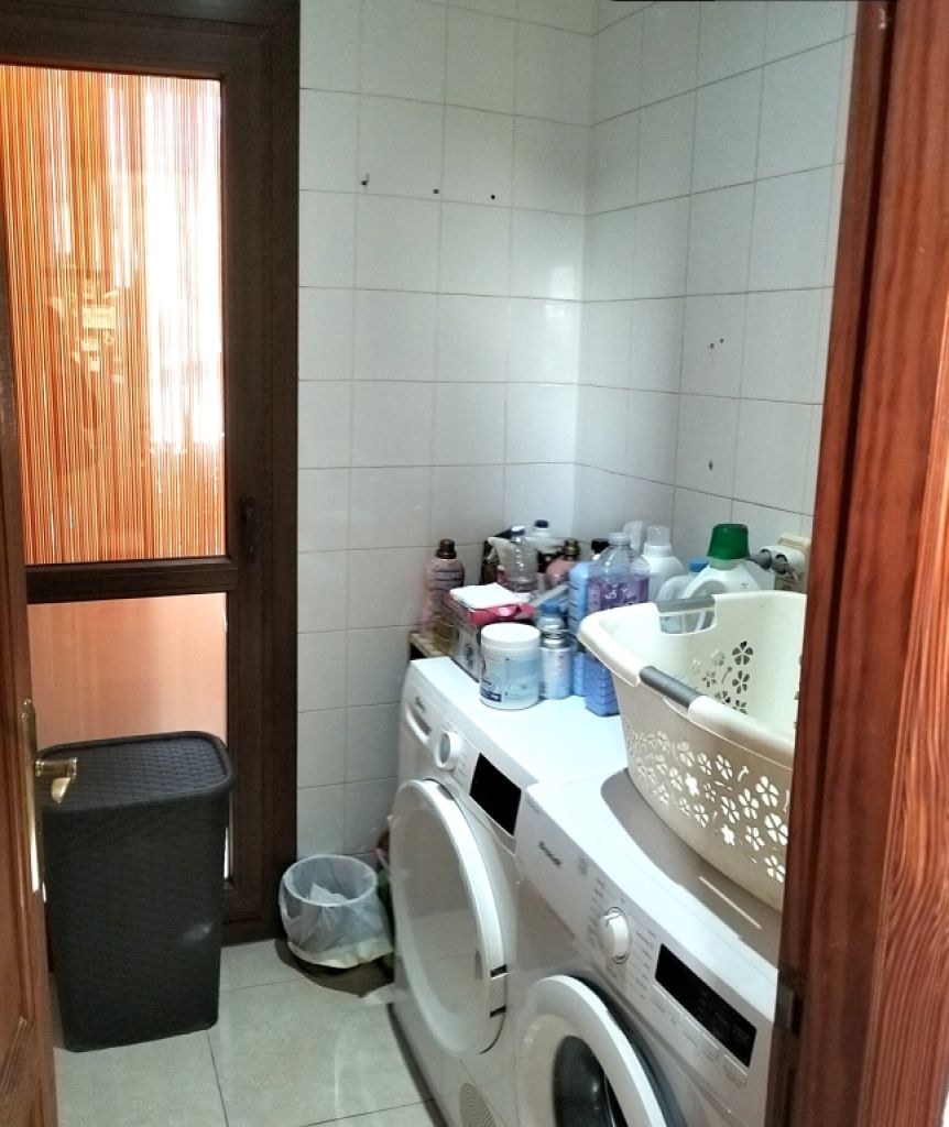 VILAFRANCA DE BONANY: 3 SZ-Wohnung 126 m2  mit Balkon im 2-Parteien-Haus fussläufig zum Stadtkern