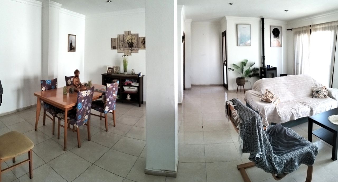 VILAFRANCA DE BONANY: 3 SZ-Wohnung 126 m2  mit Balkon im 2-Parteien-Haus fussläufig zum Stadtkern