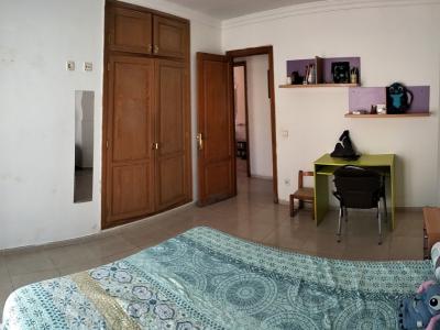 VILAFRANCA DE BONANY: 3 SZ-Wohnung 126 m2  mit Balkon im 2-Parteien-Haus fussläufig zum Stadtkern