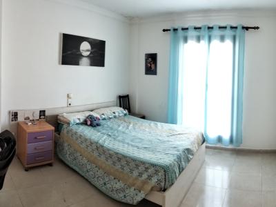 VILAFRANCA DE BONANY: 3 SZ-Wohnung 126 m2  mit Balkon im 2-Parteien-Haus fussläufig zum Stadtkern