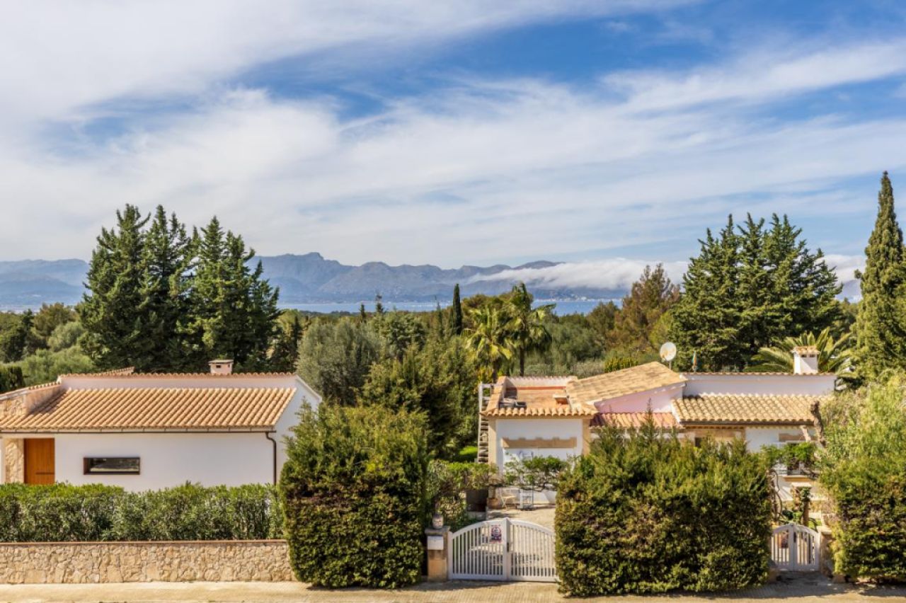 Villa im Ibizastil mit Pool in Cielo de Bonaire Alcudia