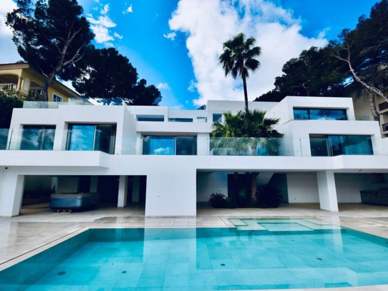 Villa -Luxury--Front line villa NEW