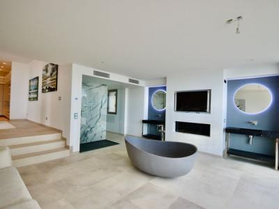 Villa -Luxury--Front line villa NEW