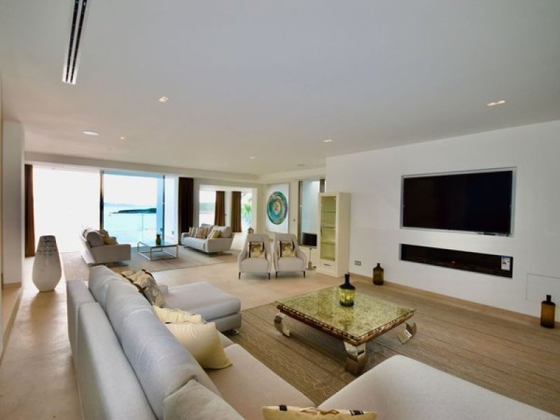 Villa -Luxury--Front line villa NEW