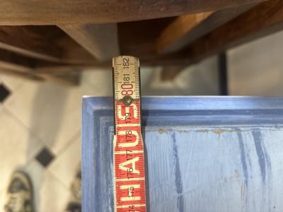 Vintage-Anrichte in gealtertem Blau