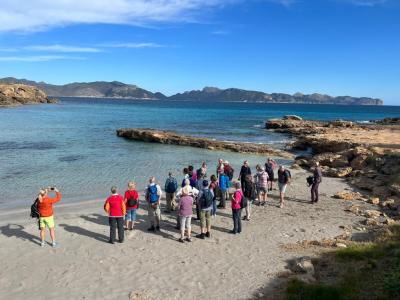 Hiking guides and group instructors