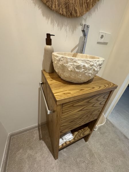 Waschtisch aus Massivholz