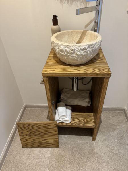 Waschtisch aus Massivholz