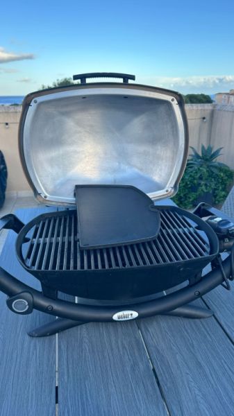 Weber Elektrogrill Modell Q2400 mit Grillplatte