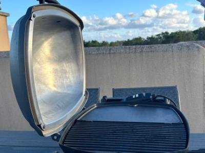 Weber Elektrogrill Modell Q2400 mit Grillplatte