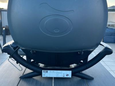 Weber Elektrogrill Modell Q2400 mit Grillplatte