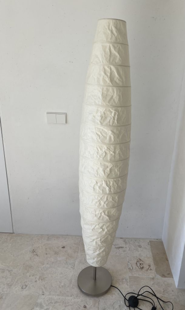 Weiße Stehlampe