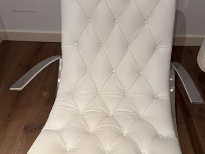 Weißer Lounge Sessel