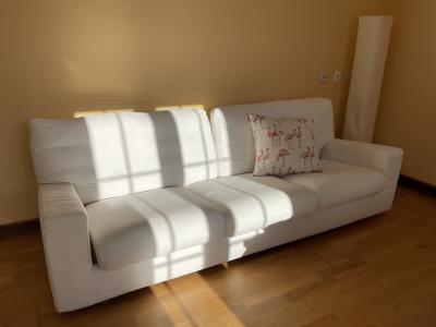 Weißes Sofa mit Lattenrost Schlafsofa