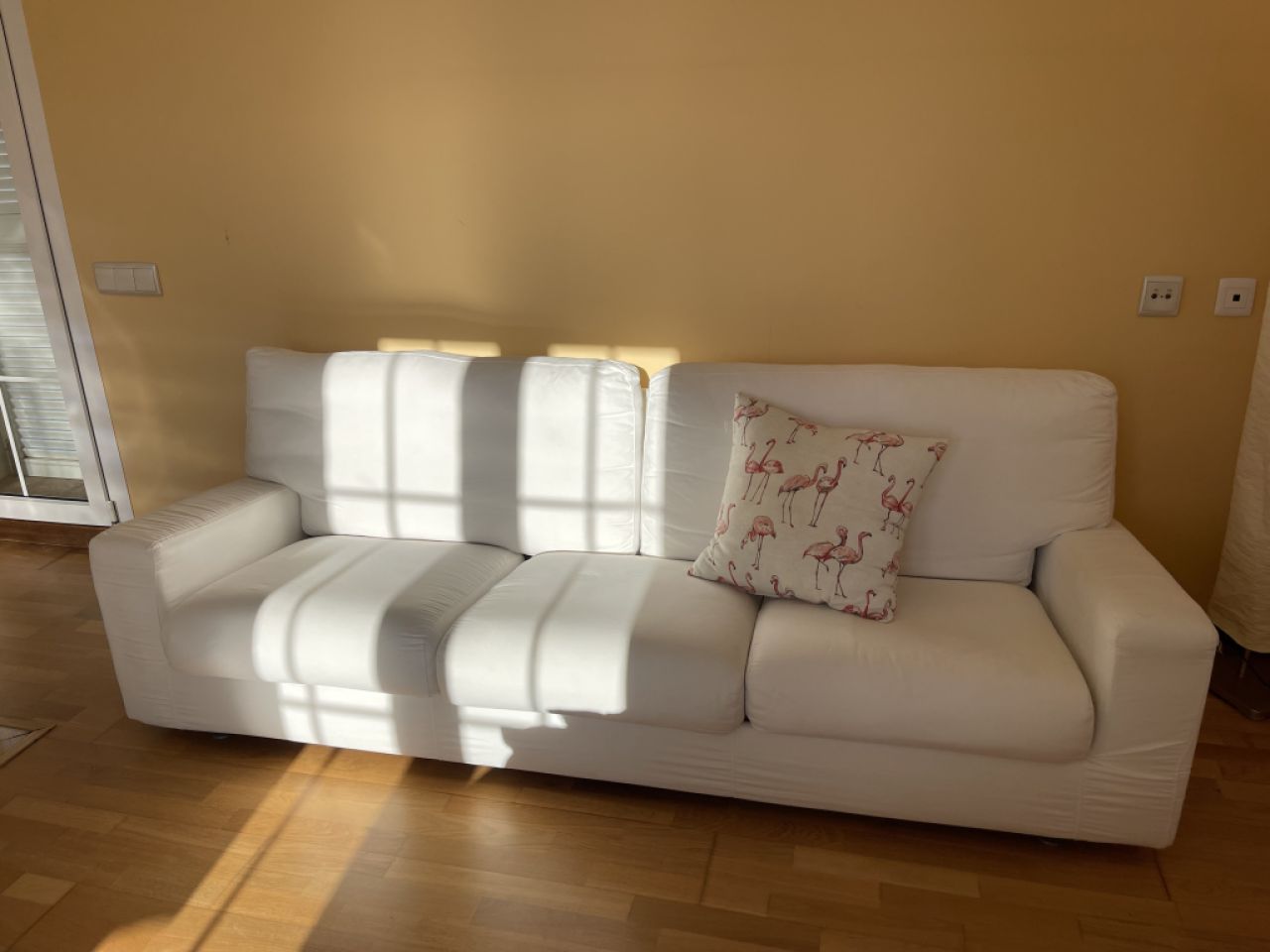 White sofa with slatted frame (sofa bed)