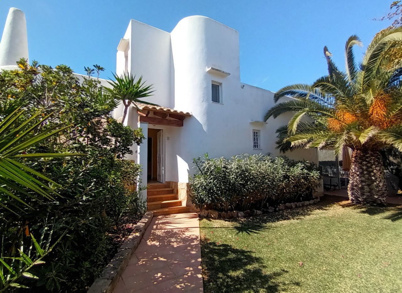 Invierno: Chalet de 2 plantas con calefacción central de gasoil y piscina en Cala Dor -- CH 12 WT