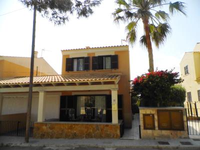 INVIERNO: Chalet de 2 plantas con terrazas y jardín en Sa Ràpita ---