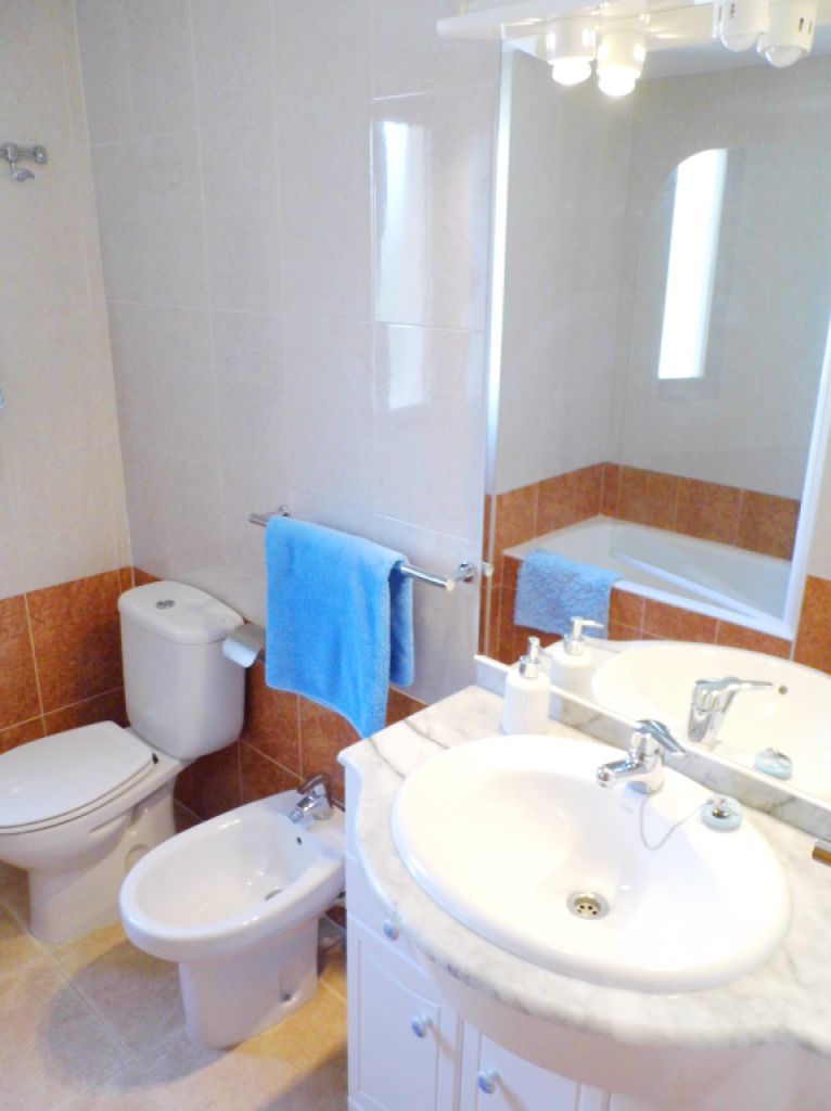 INVIERNO: Chalet de 2 plantas con terrazas y jardín en Sa Ràpita ---