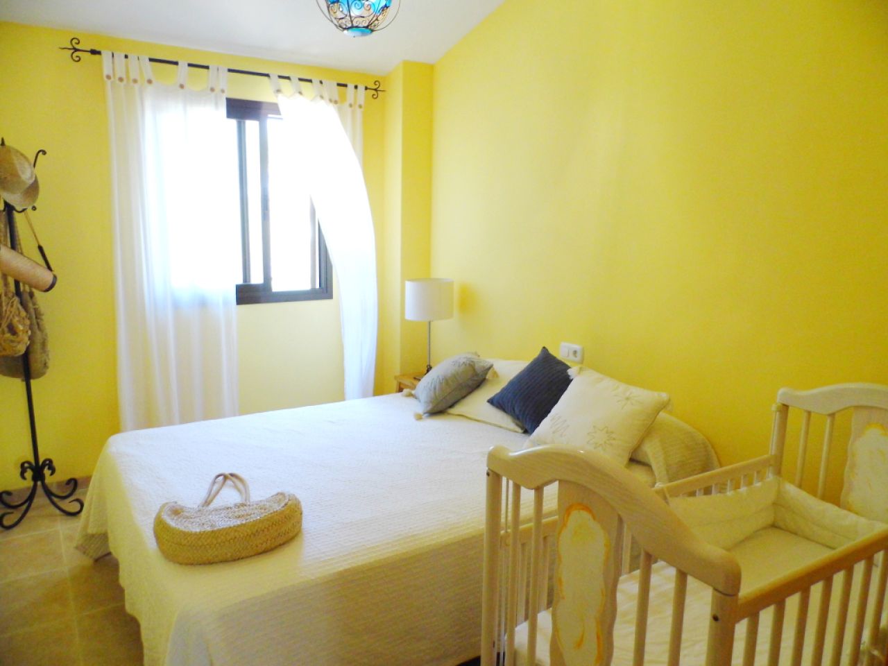 INVIERNO: Chalet de 2 plantas con terrazas y jardín en Sa Ràpita ---