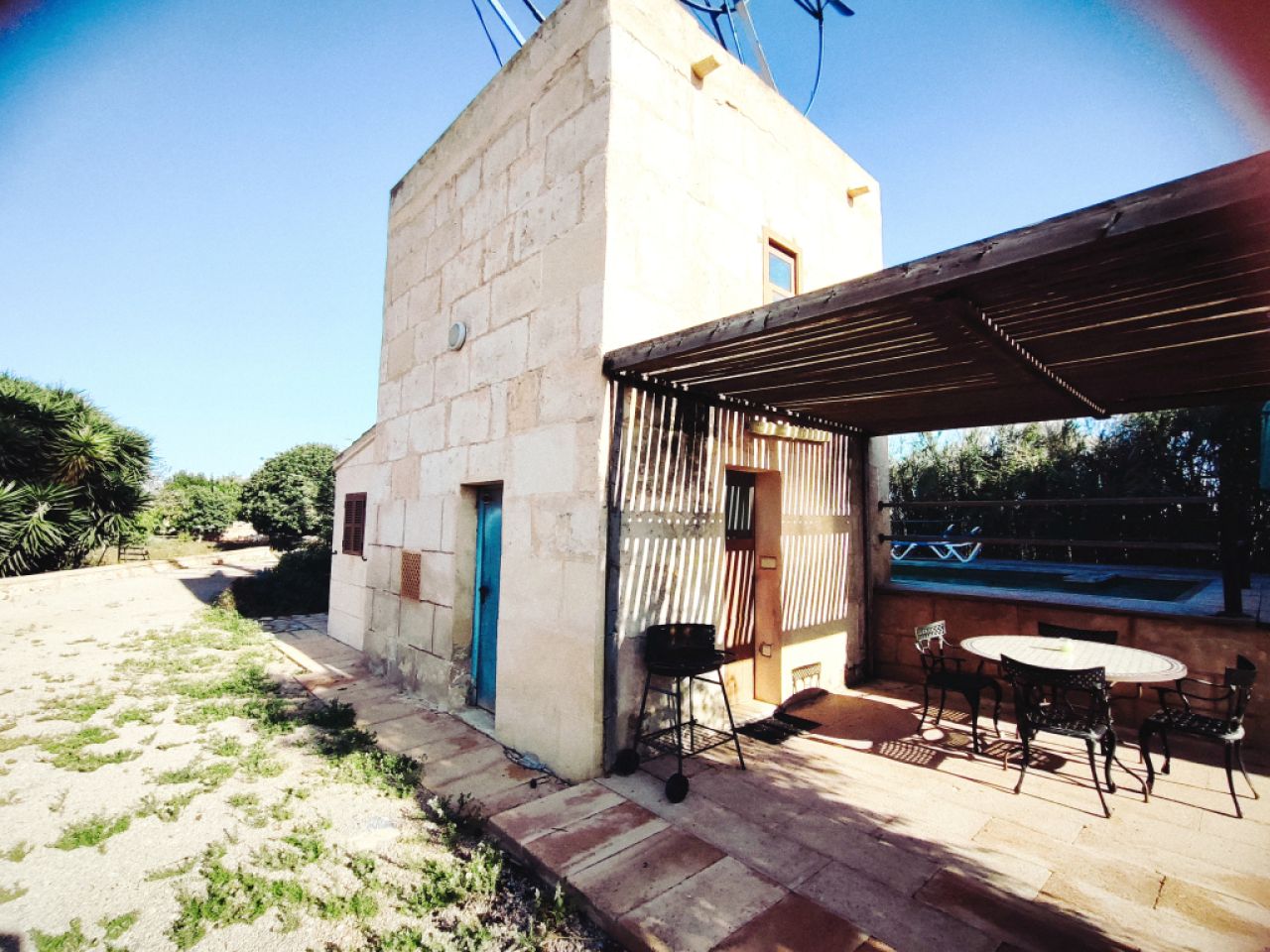 Invierno: 2 casas en un mismo terreno con AC, chimenea y buena ubicación cerca de Campos --- F 92 a + b WT