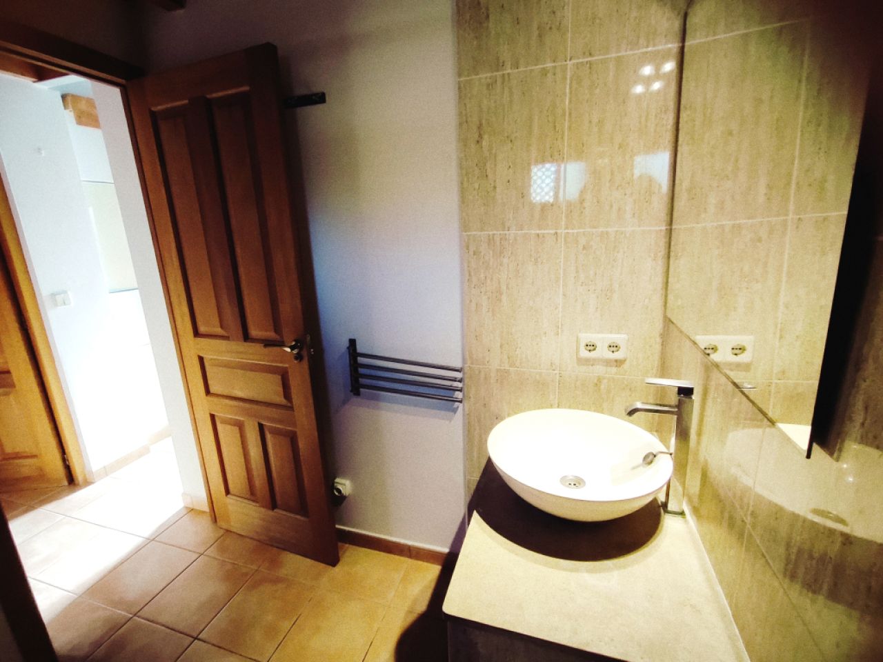 Invierno: 2 casas en un mismo terreno con AC, chimenea y buena ubicación cerca de Campos --- F 92 a + b WT