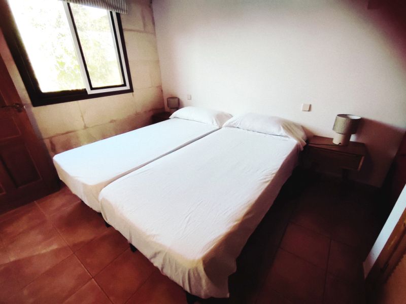 Invierno: 2 casas en un mismo terreno con AC, chimenea y buena ubicación cerca de Campos --- F 92 a + b WT