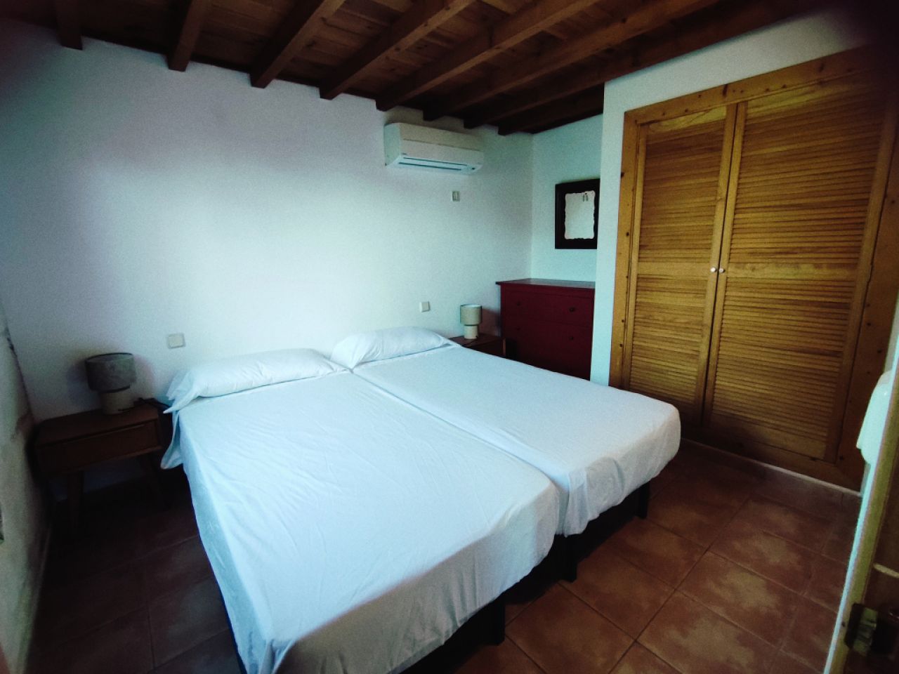 Invierno: 2 casas en un mismo terreno con AC, chimenea y buena ubicación cerca de Campos --- F 92 a + b WT