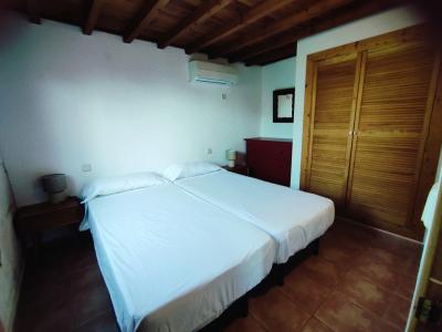 Invierno: 2 casas en un mismo terreno con AC, chimenea y buena ubicación cerca de Campos --- F 92 a + b WT