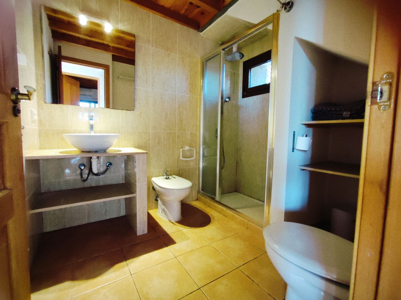 Invierno: 2 casas en un mismo terreno con AC, chimenea y buena ubicación cerca de Campos --- F 92 a + b WT