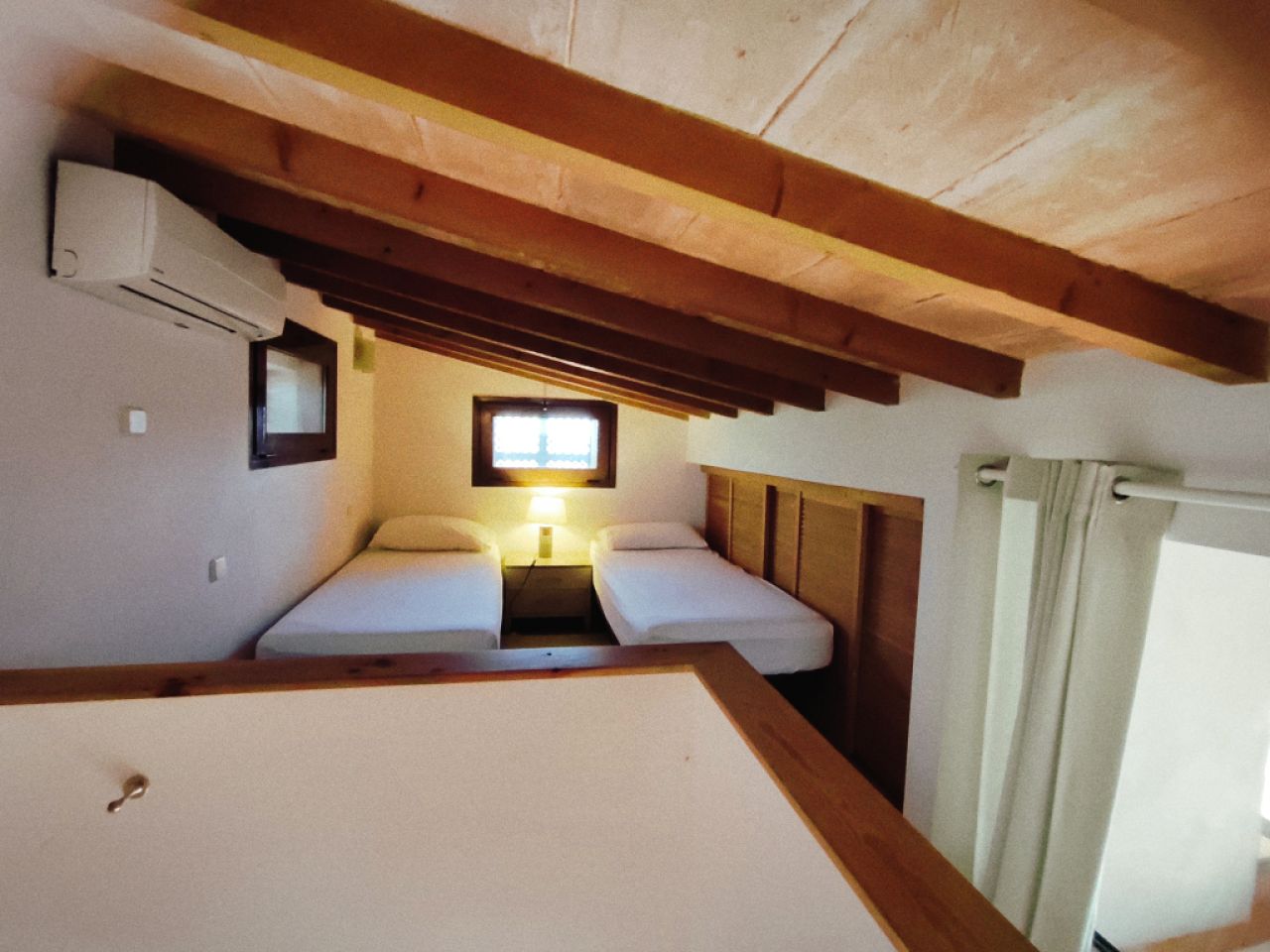 Invierno: 2 casas en un mismo terreno con AC, chimenea y buena ubicación cerca de Campos --- F 92 a + b WT