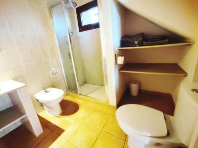 Invierno: 2 casas en un mismo terreno con AC, chimenea y buena ubicación cerca de Campos --- F 92 a + b WT