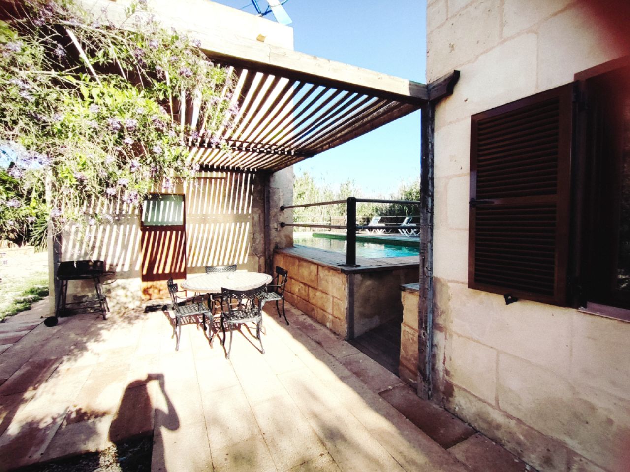 Invierno: 2 casas en un mismo terreno con AC, chimenea y buena ubicación cerca de Campos --- F 92 a + b WT