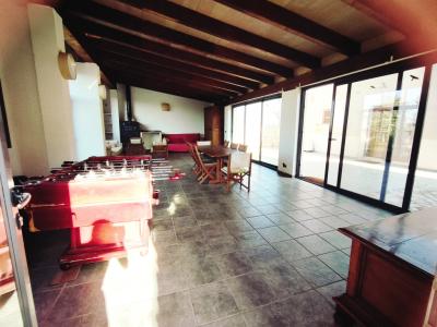 Invierno: 2 casas en un mismo terreno con AC, chimenea y buena ubicación cerca de Campos --- F 92 a + b WT