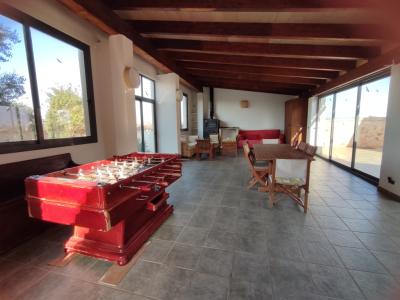 Invierno: 2 casas en un mismo terreno con AC, chimenea y buena ubicación cerca de Campos --- F 92 a + b WT