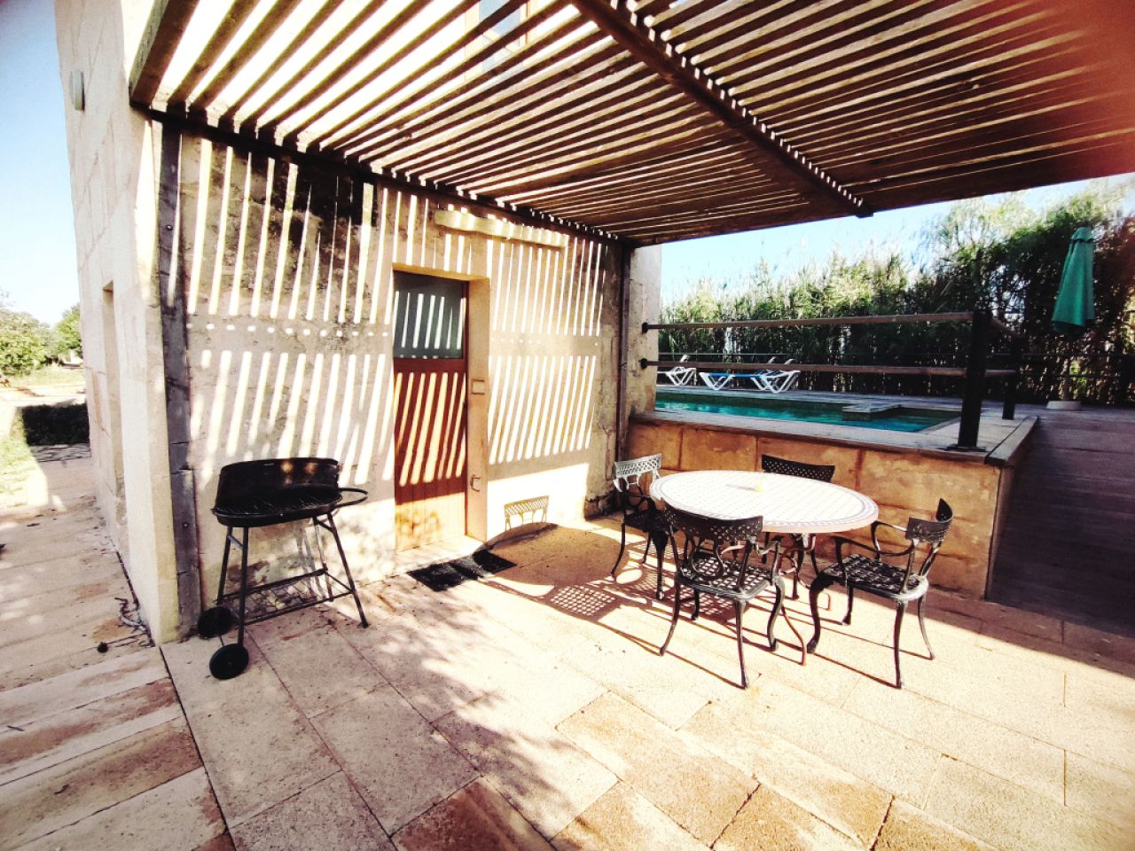 Invierno: 2 casas en un mismo terreno con AC, chimenea y buena ubicación cerca de Campos --- F 92 a + b WT