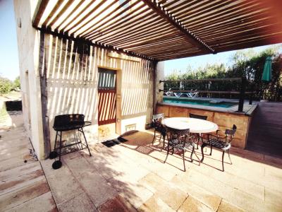 Invierno: 2 casas en un mismo terreno con AC, chimenea y buena ubicación cerca de Campos --- F 92 a + b WT