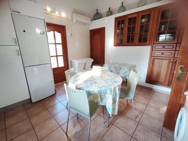 Invierno: 2 casas en un mismo terreno con AC, chimenea y buena ubicación cerca de Campos --- F 92 a + b WT