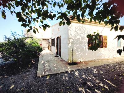 Invierno: 2 casas en un mismo terreno con AC, chimenea y buena ubicación cerca de Campos --- F 92 a + b WT