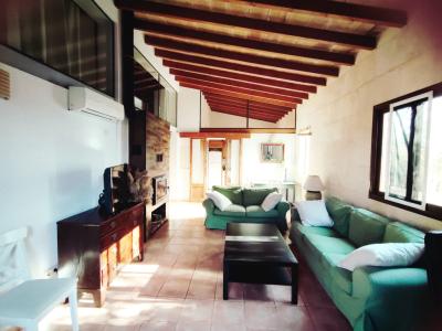 Invierno: 2 casas en un mismo terreno con AC, chimenea y buena ubicación cerca de Campos --- F 92 a + b WT