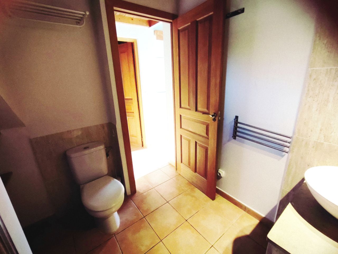 Invierno: 2 casas en un mismo terreno con AC, chimenea y buena ubicación cerca de Campos --- F 92 a + b WT