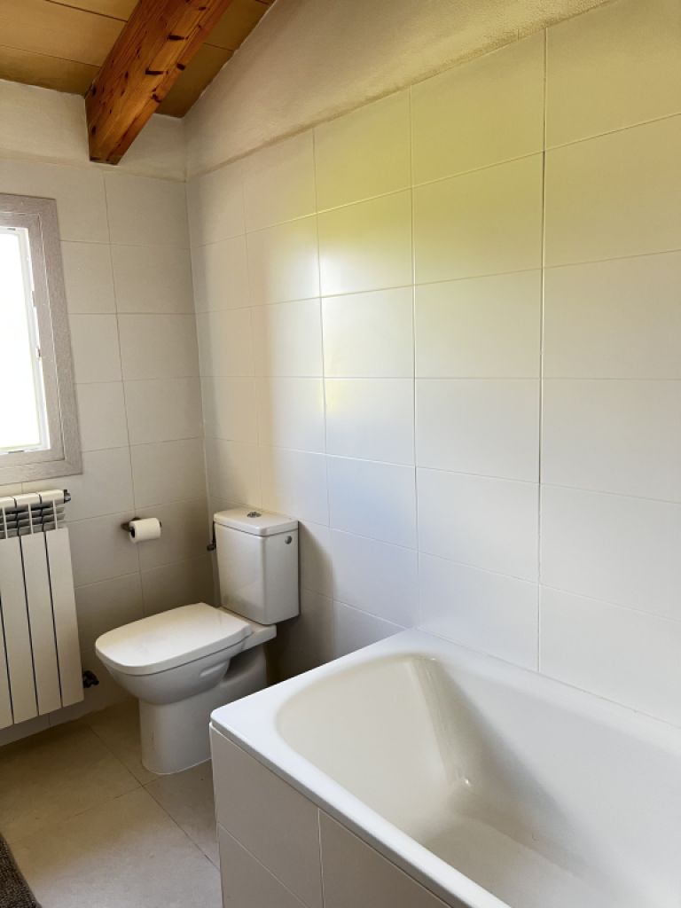 WINTER: 2 storey finca with oil central heating near Montouri ---- F 78 WT