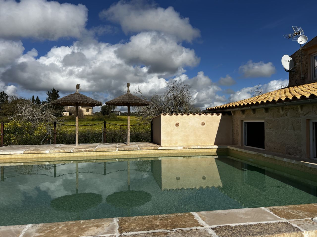 WINTER: 2 storey finca with oil central heating near Montouri ---- F 78 WT