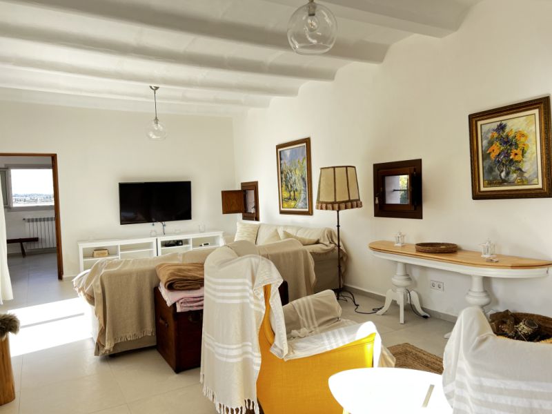 WINTER: 2 storey finca with oil central heating near Montouri ---- F 78 WT