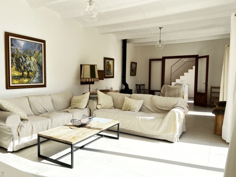 WINTER: 2 storey finca with oil central heating near Montouri ---- F 78 WT