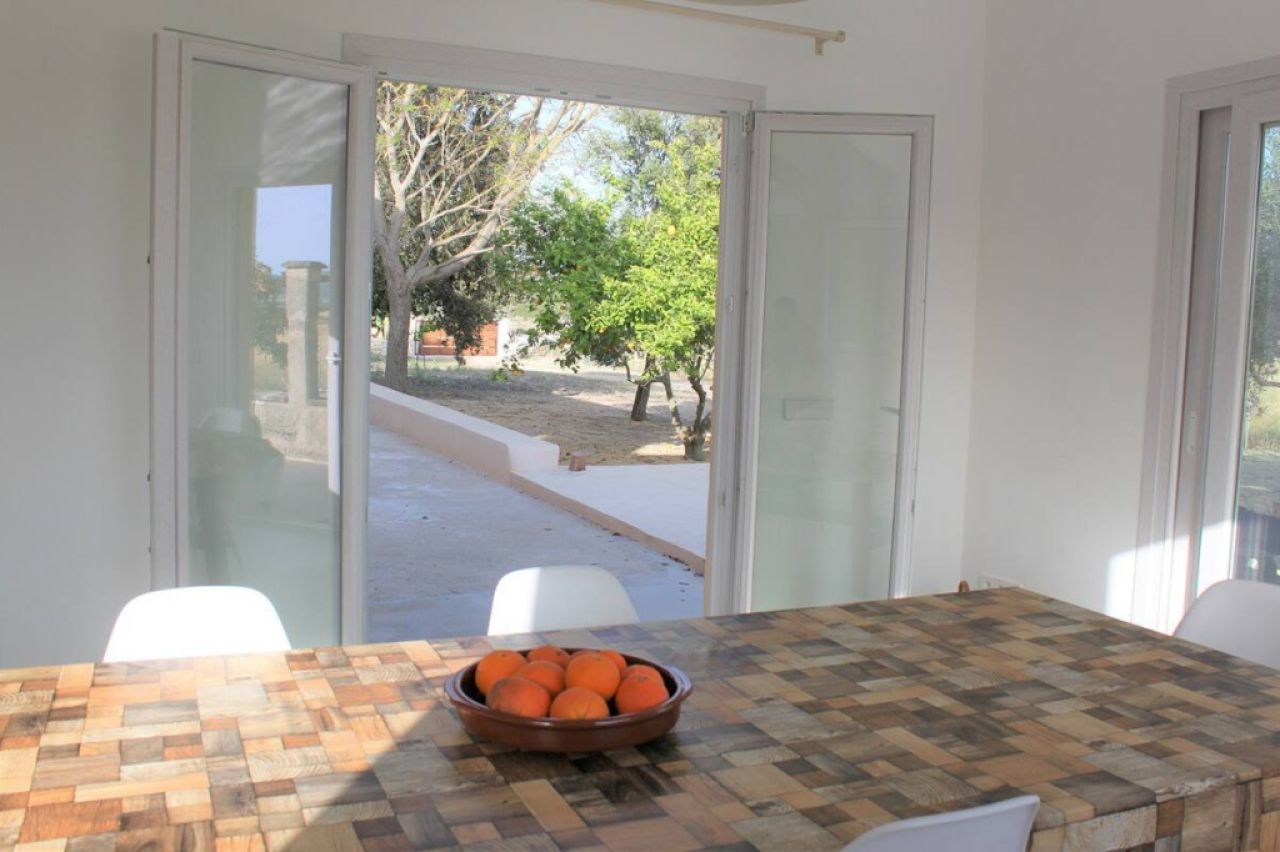 WINTER: 2 storey finca with oil central heating near Montouri ---- F 78 WT