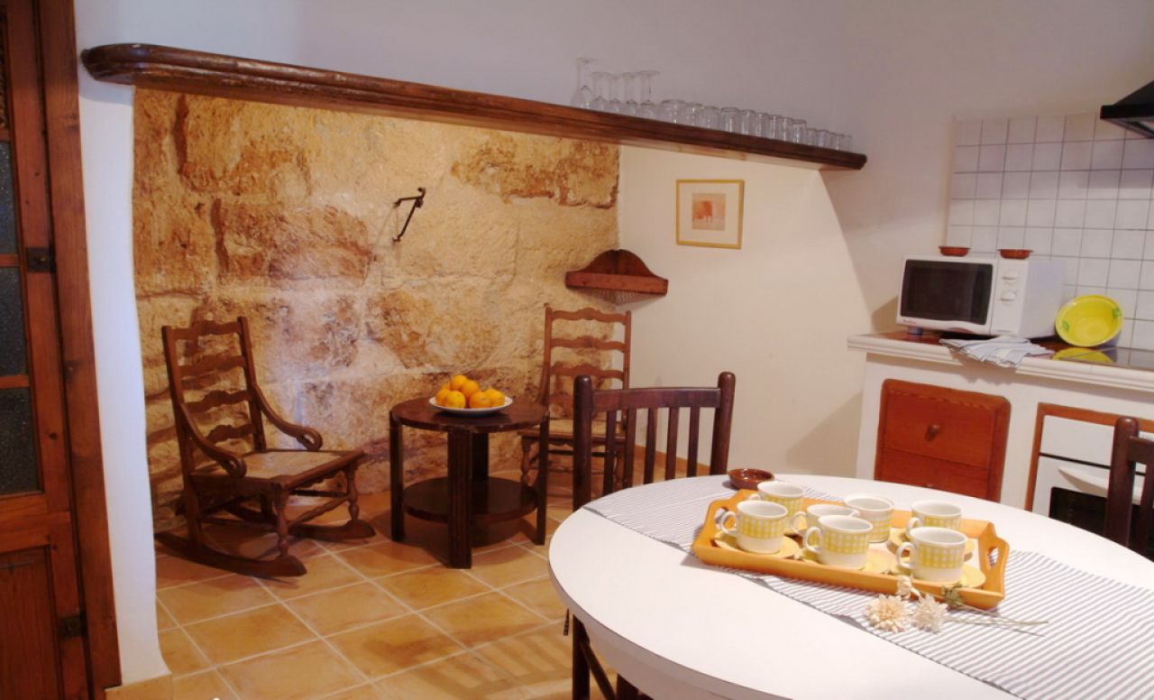 WINTER 26 / 27: Casita with central heating on a community lot near Manacor -- F 250 a