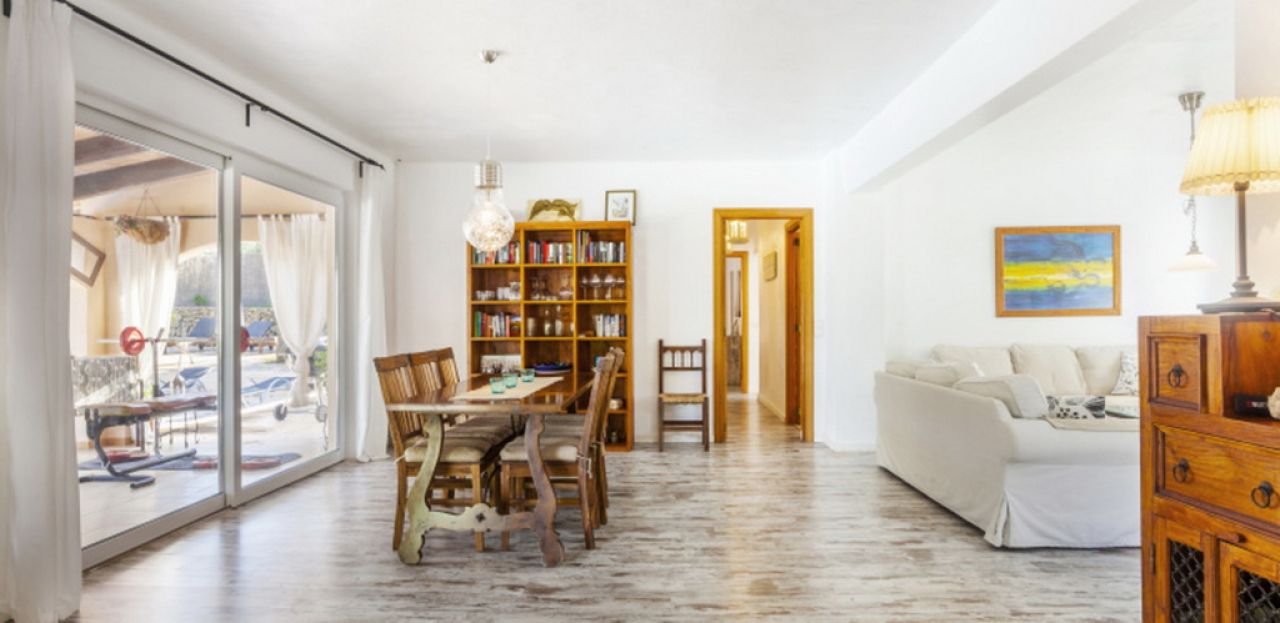 Invierno 27 / 28: Chalet a nivel de suelo con AC y piscina cerca de Es Carritxo -- CH 17 WT