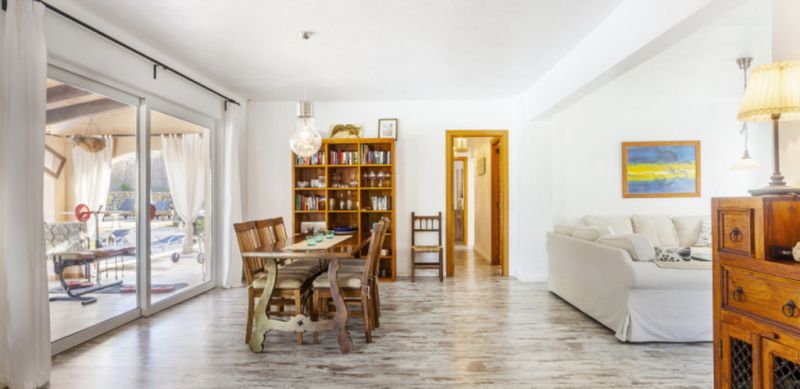 Invierno 27 / 28: Chalet a nivel de suelo con AC y piscina cerca de Es Carritxo -- CH 17 WT