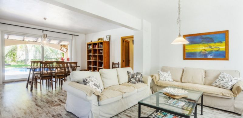 Invierno 27 / 28: Chalet a nivel de suelo con AC y piscina cerca de Es Carritxo -- CH 17 WT