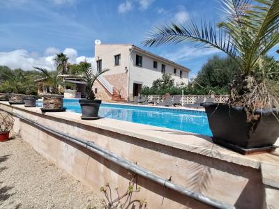 Winter: Ebenerdiges Chalet mit Gaszentralheizung, Pool und Garten in Cala Murada -- CH 11